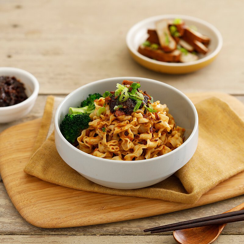 Mom's Instantnudeln - Shiitake Pilz Zajiang Nudeln (4x118g)
